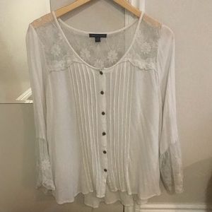American eagle blouse with lace detail
